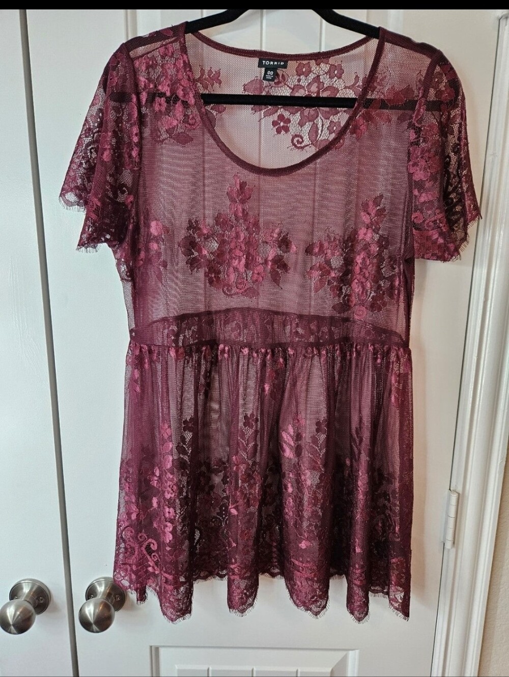 Torrid Lace Top Torrid Size 00 M to L - Picture 3 of 8